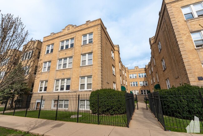 4043 N Mozart St in Chicago, IL - Building Photo - Building Photo