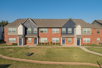 Pointe at North Penn in Edmond, OK - Building Photo - Building Photo
