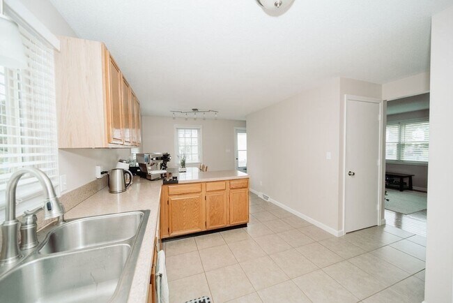 121 Otis St in Westfield, MA - Building Photo - Building Photo