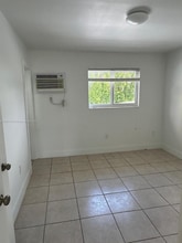 1100 SW 36th Ct in Miami, FL - Foto de edificio - Building Photo