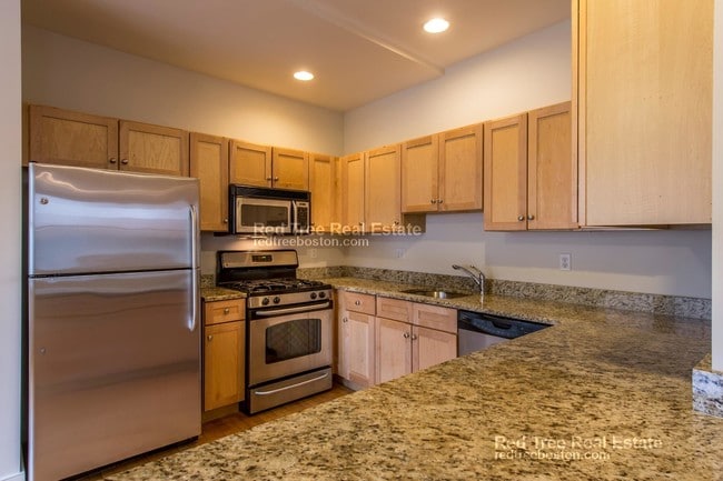 110 Second St. Unit 109 in Cambridge, MA - Foto de edificio - Building Photo