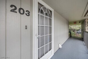 746 Eagle Creek Dr in Naples, FL - Building Photo