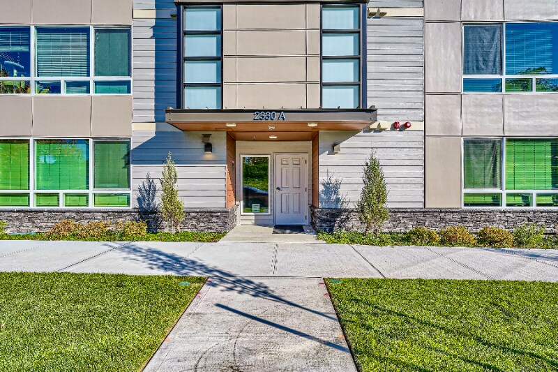 2330 Yakima Ct in Tacoma, WA - Building Photo