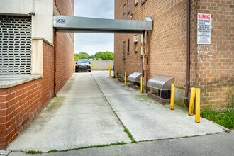 13218 Avery Ave in Flushing, NY - Foto de edificio - Building Photo