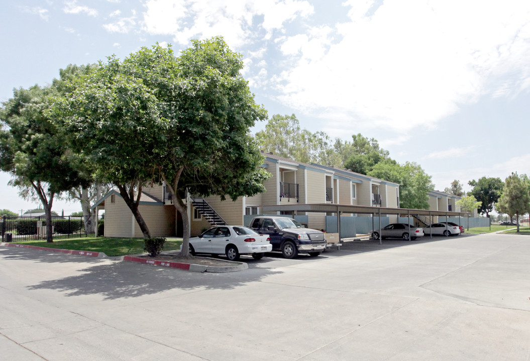 Whitley Gardens Apartments in Corcoran, CA - Foto de edificio