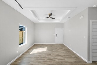 2409 Indian Creek Ave in McAllen, TX - Foto de edificio - Building Photo