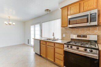 6224 Meadow Vista Ln in Las Vegas, NV - Building Photo - Building Photo