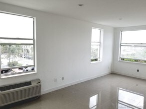 924 Marseille Dr-Unit -5 in Miami Beach, FL - Foto de edificio - Building Photo