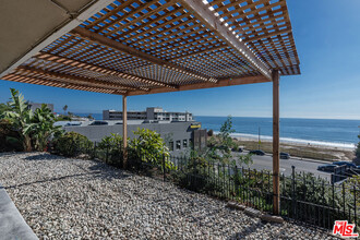 22609 Pacific Coast Hwy in Malibu, CA - Building Photo - Building Photo