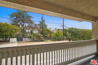 1310 S Roxbury Dr in Los Angeles, CA - Building Photo - Building Photo