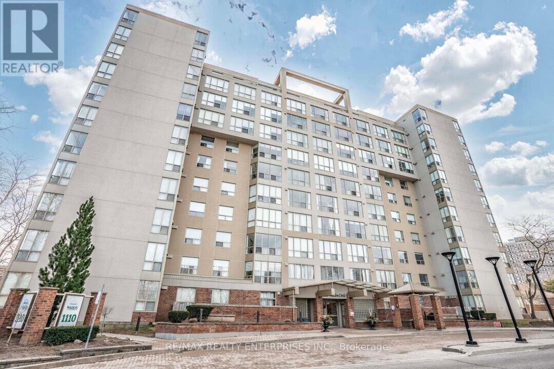 1110 Walden Cir in Mississauga, ON - Building Photo
