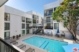 906 N Doheny Dr in West Hollywood, CA - Building Photo - Building Photo