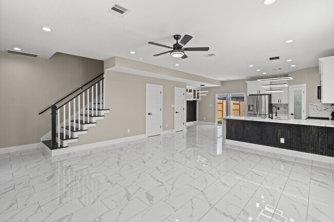 7927 Colonial Ln in Houston, TX - Building Photo - Building Photo