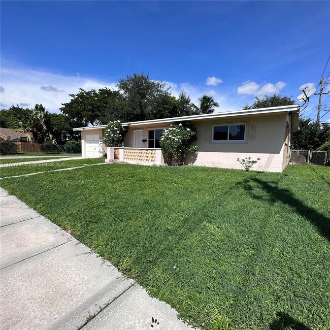 1111 NE 204th Terrace in Miami, FL - Building Photo - Building Photo