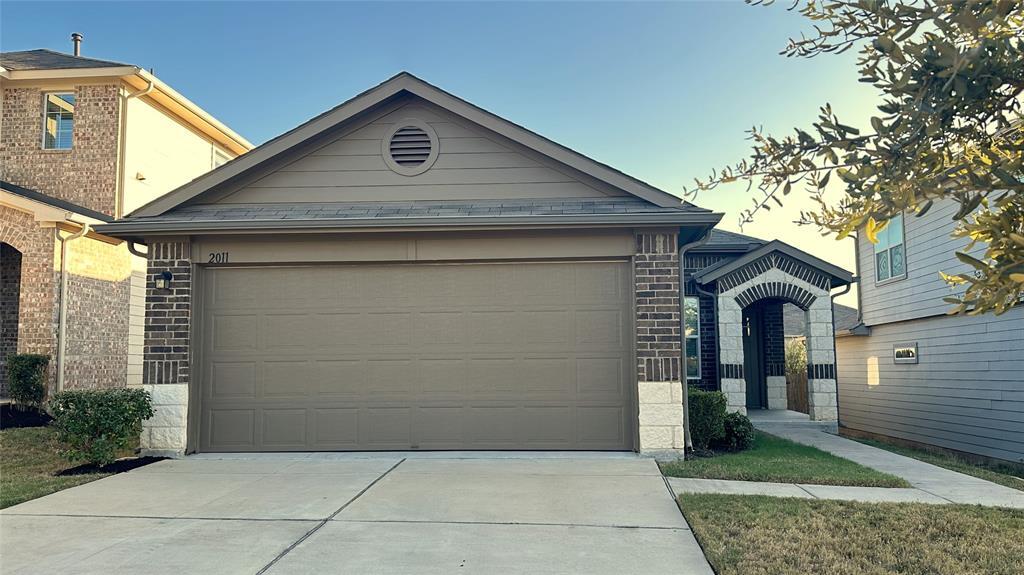 2011 Langdale Ln in Austin, TX - Building Photo