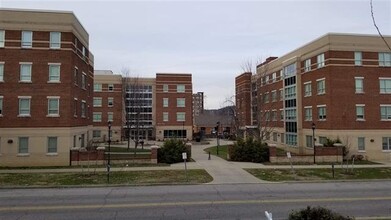 1739 6th Ave in Huntington, WV - Building Photo - Building Photo