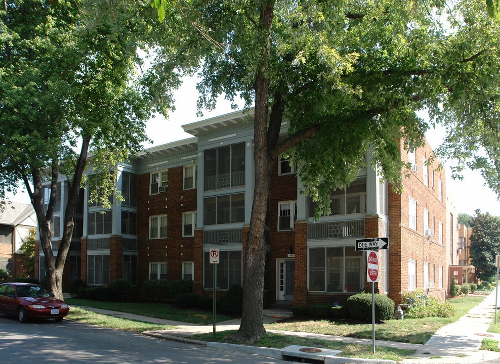 South Plaza Apartments in Kansas City, MO - Building Photo