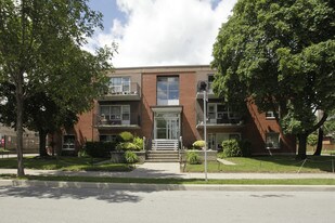 118 Overbrook Pl in Toronto, ON - Building Photo