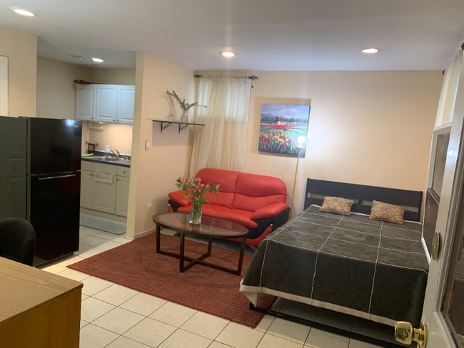 22 Mountain Way in West Orange, NJ - Building Photo - Building Photo