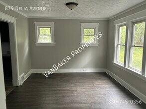 879 Delia Ave in Akron, OH - Building Photo - Building Photo
