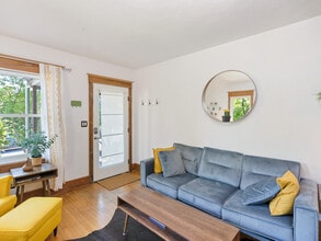 7235 NE Mallory Ave in Portland, OR - Foto de edificio - Building Photo