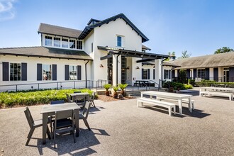 Arlington Cottages and Townhomes (OLD) in Baton Rouge, LA - Foto de edificio - Building Photo