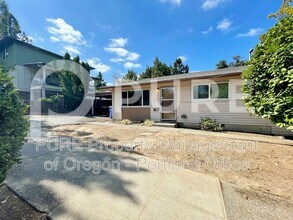 527 NE 63rd Ave in Portland, OR - Building Photo - Building Photo