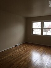 214-17 15th Ave in Queens, NY - Foto de edificio - Building Photo