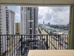 2101 S Ocean Dr, Unit 1507 in Hollywood, FL - Foto de edificio - Building Photo