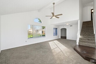 7908 Coulter Pine Ct in Bakersfield, CA - Building Photo - Building Photo