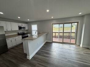 222 Chesna Dr in Pittsburgh, PA - Foto de edificio - Building Photo
