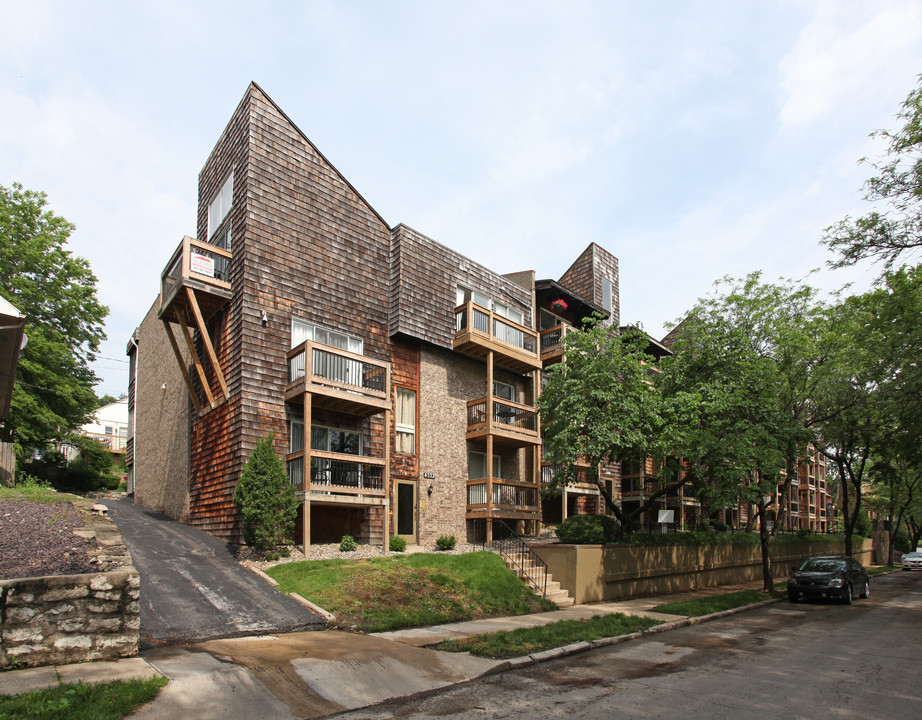 Cliff House in Kansas City, MO - Building Photo