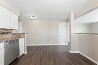 12865 Eureka Rd in Southgate, MI - Building Photo - Building Photo