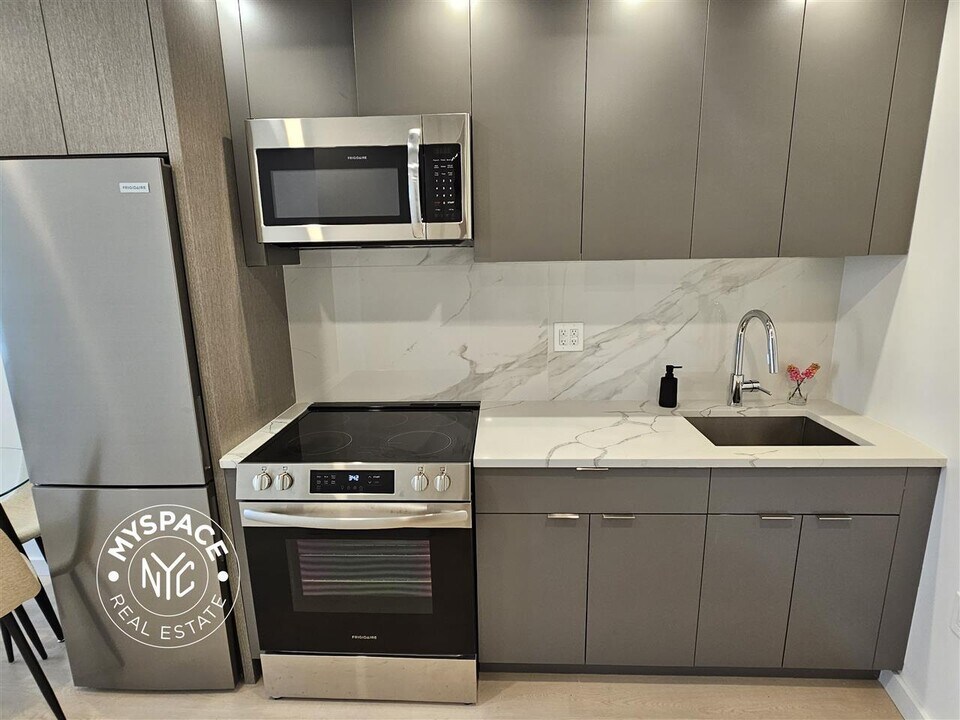 1499 Bedford Ave, Unit 8H in Brooklyn, NY - Building Photo