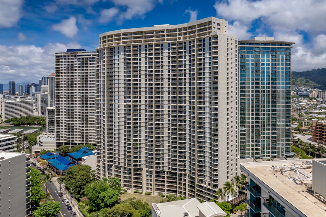 Waipuna in Honolulu, HI - Building Photo