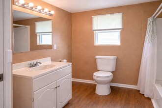 305 W Norment Ave in Gastonia, NC - Building Photo - Building Photo