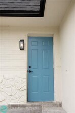 2412 Sherman St in Hollywood, FL - Foto de edificio - Building Photo