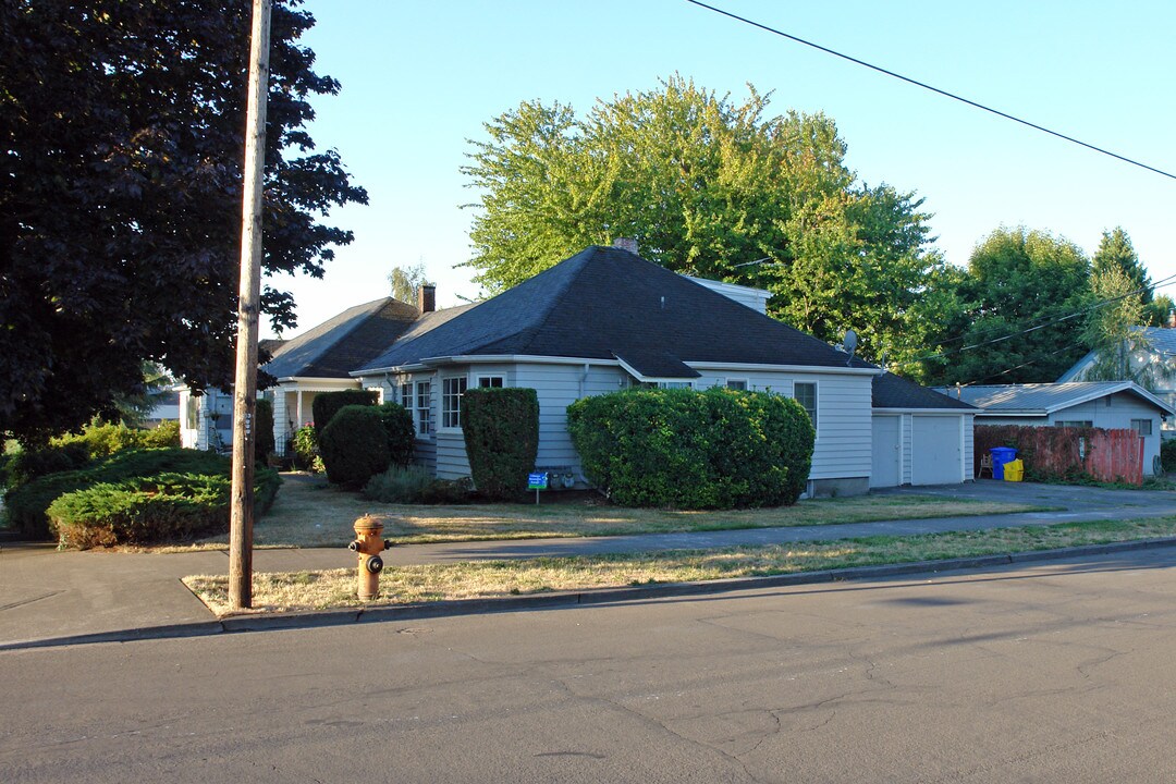 3305 SE 31st Ave in Portland, OR - Building Photo