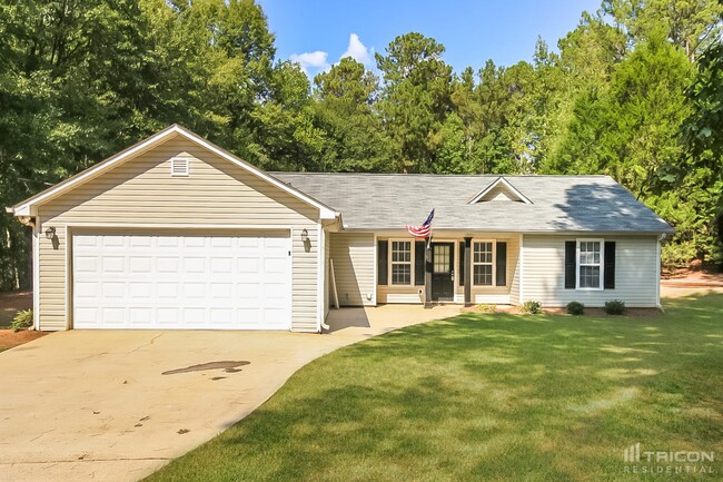 124 Homestead Way in Locust Grove, GA - Building Photo - Building Photo