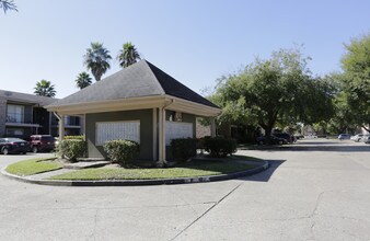 8950 Glencrest in Houston, TX - Building Photo - Building Photo