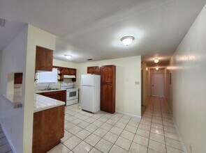 3005 Reynolds St in Laredo, TX - Building Photo - Building Photo