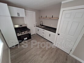 1627 N Valley Ave in Peoria, IL - Building Photo