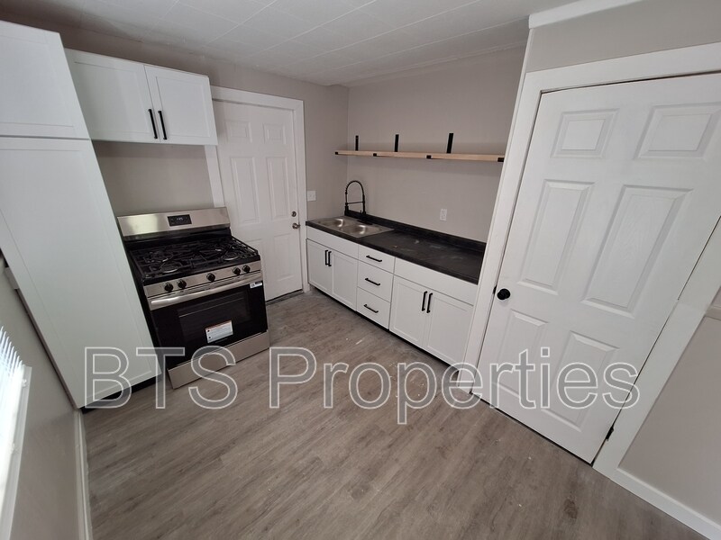 1627 N Valley Ave in Peoria, IL - Building Photo