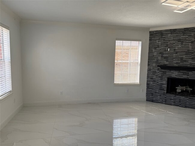 17526 Coventry Oaks Dr, Unit 1110 in Houston, TX - Building Photo - Building Photo