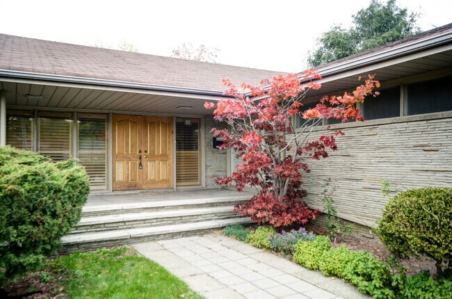 16 Carousel Ct in Toronto, ON - Building Photo - Building Photo