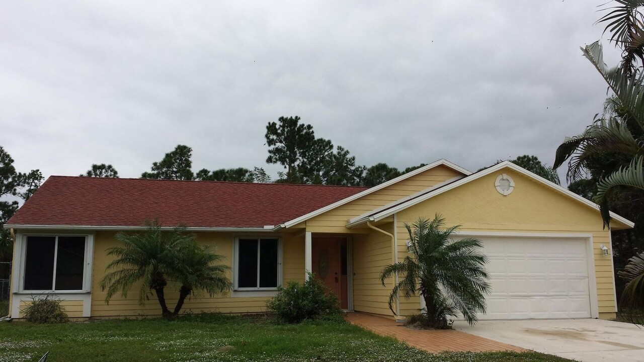 1374 SW Hunnicut Ave in Port St. Lucie, FL - Building Photo