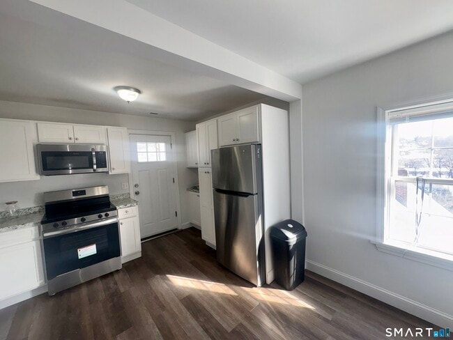 22 Brewster St in Waterbury, CT - Building Photo - Building Photo