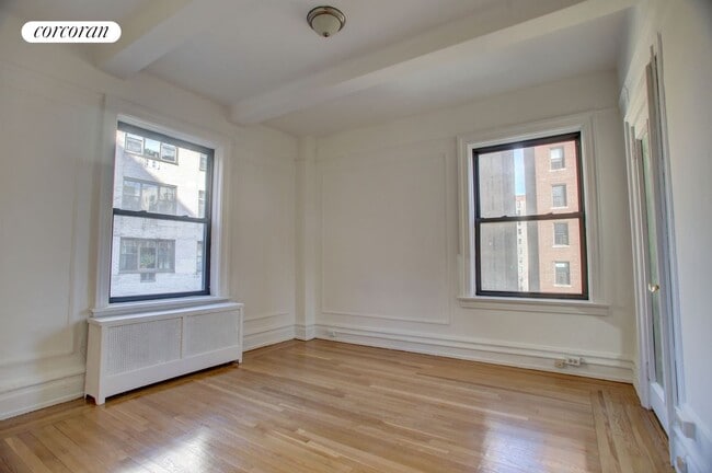 315 W 102nd St in New York, NY - Building Photo - Building Photo