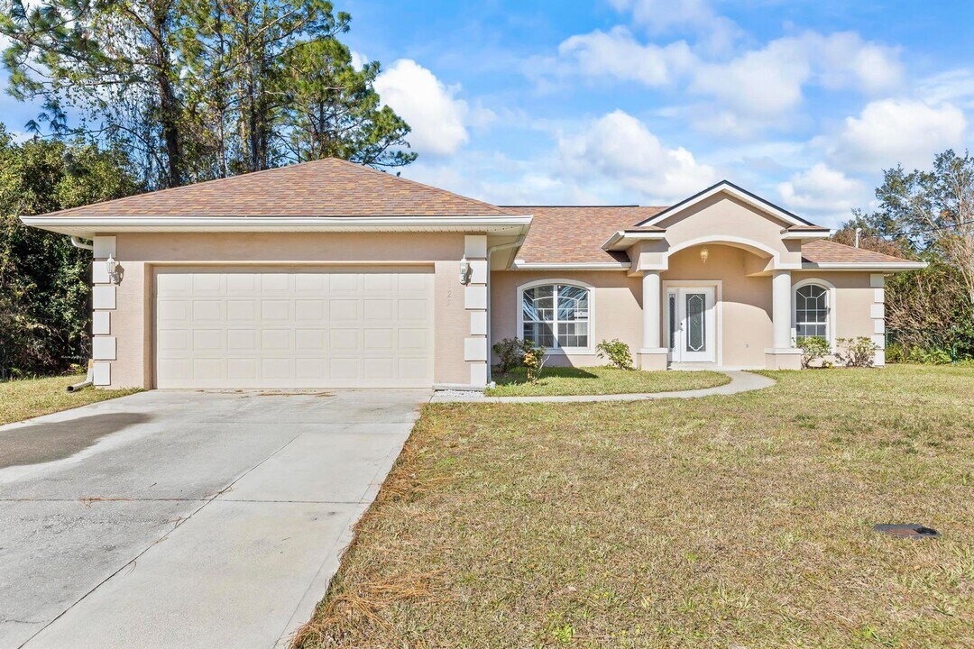 125 Bressler Ln in Palm Coast, FL - Building Photo