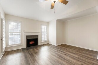 210 Granville Ct in Atlanta, GA - Building Photo - Building Photo
